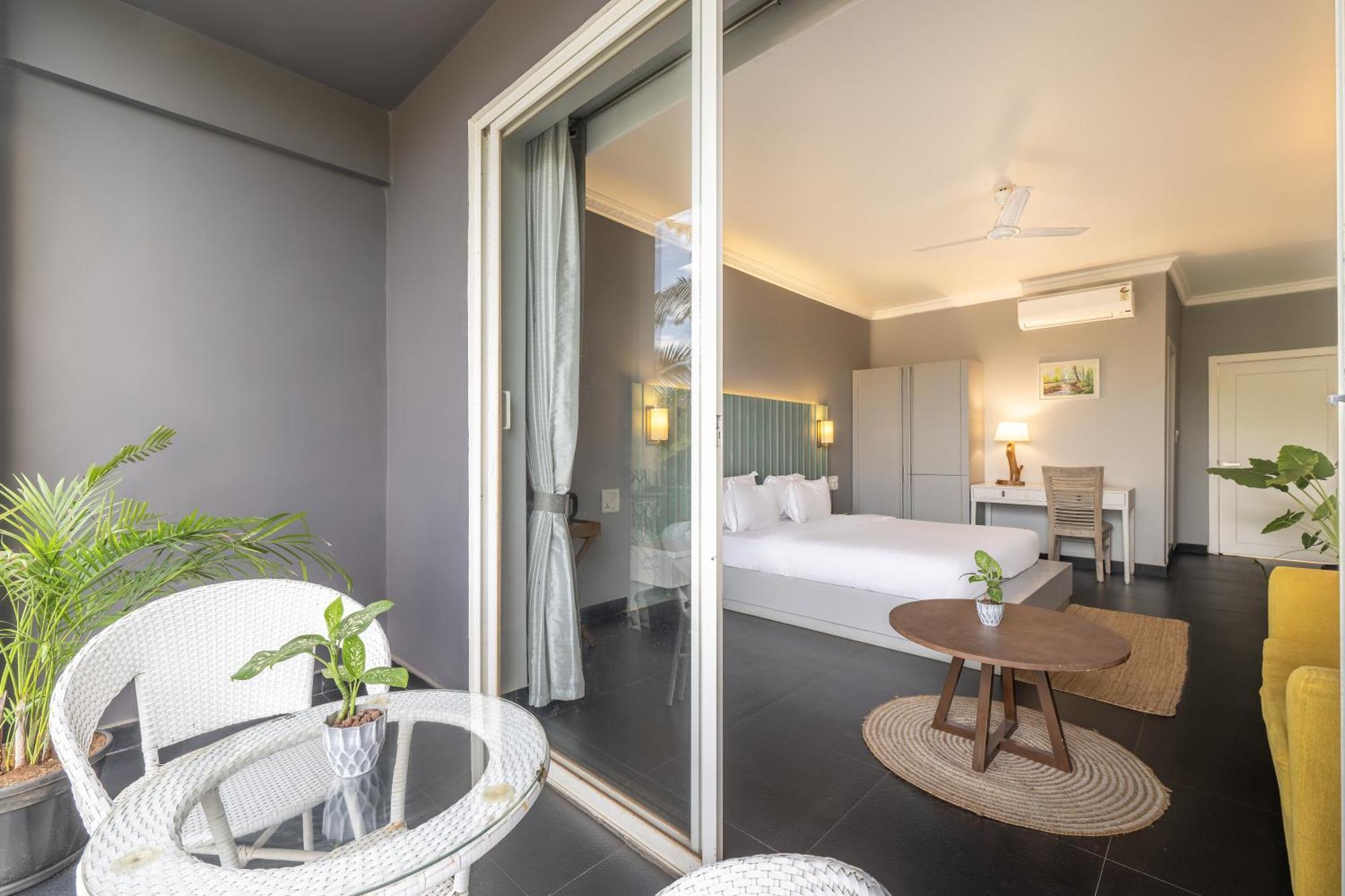 Echor Samara Morjim Goa Sea View Restro Hotel Bagian luar foto