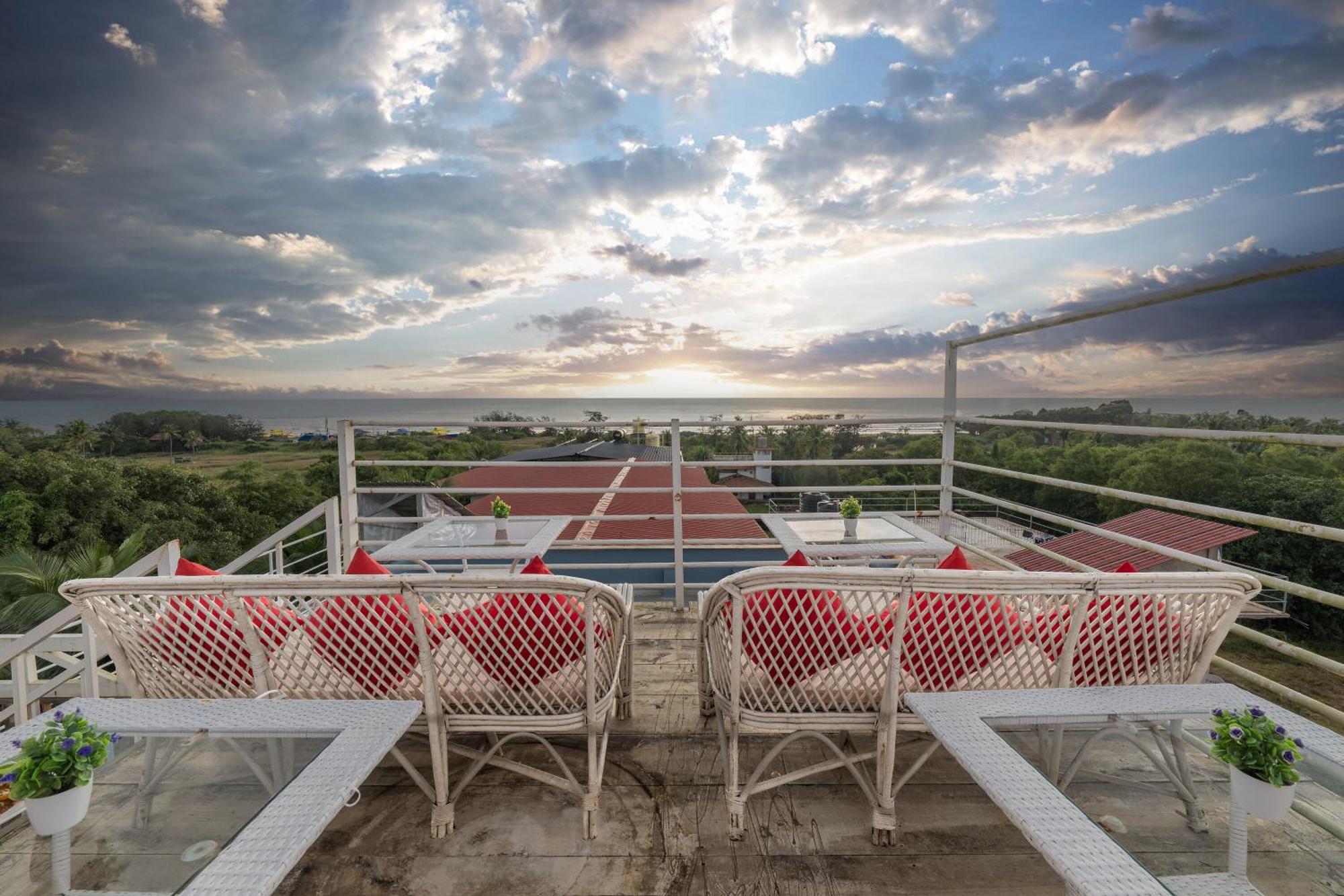 Echor Samara Morjim Goa Sea View Restro Hotel Bagian luar foto