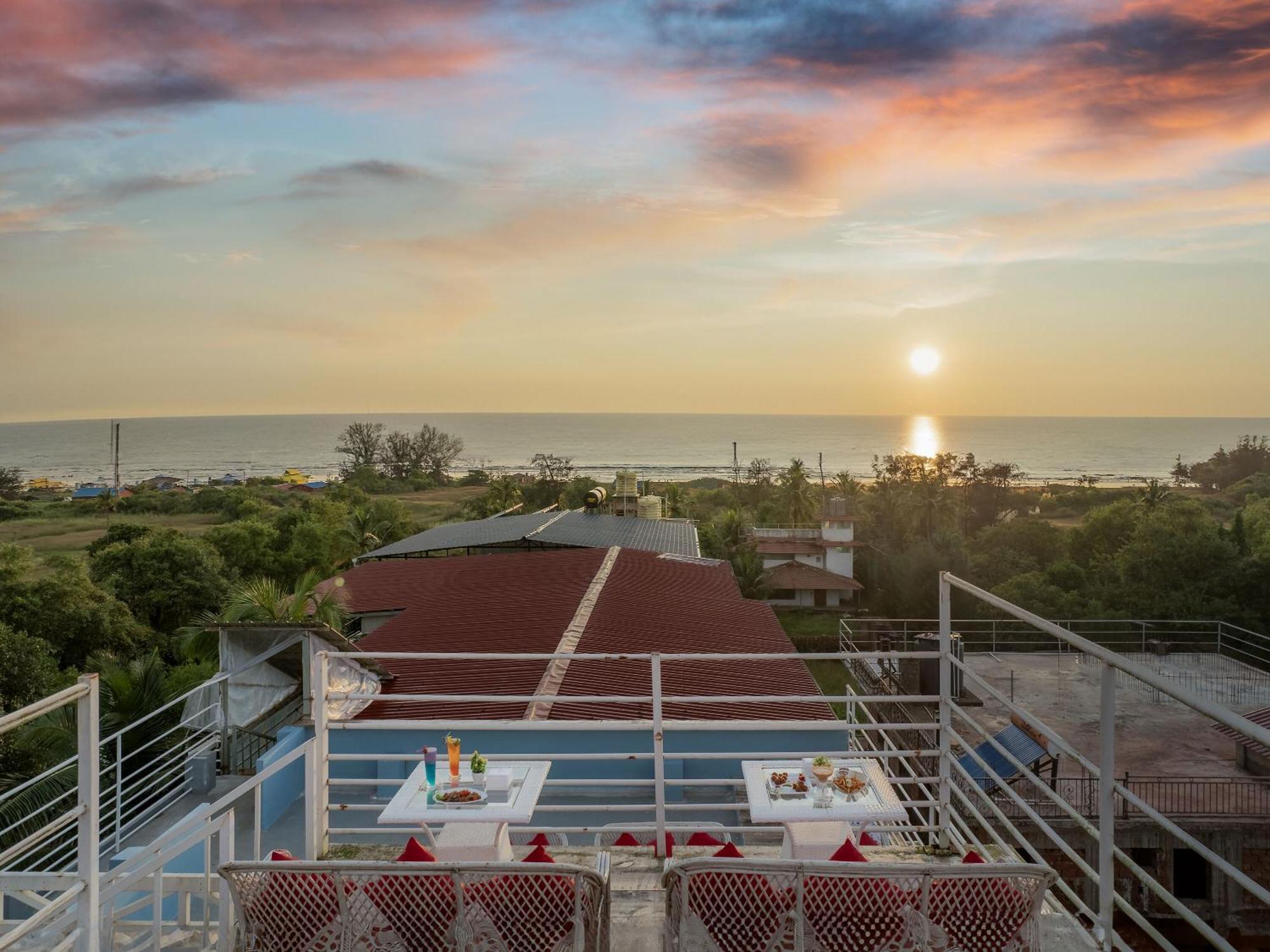 Echor Samara Morjim Goa Sea View Restro Hotel Bagian luar foto